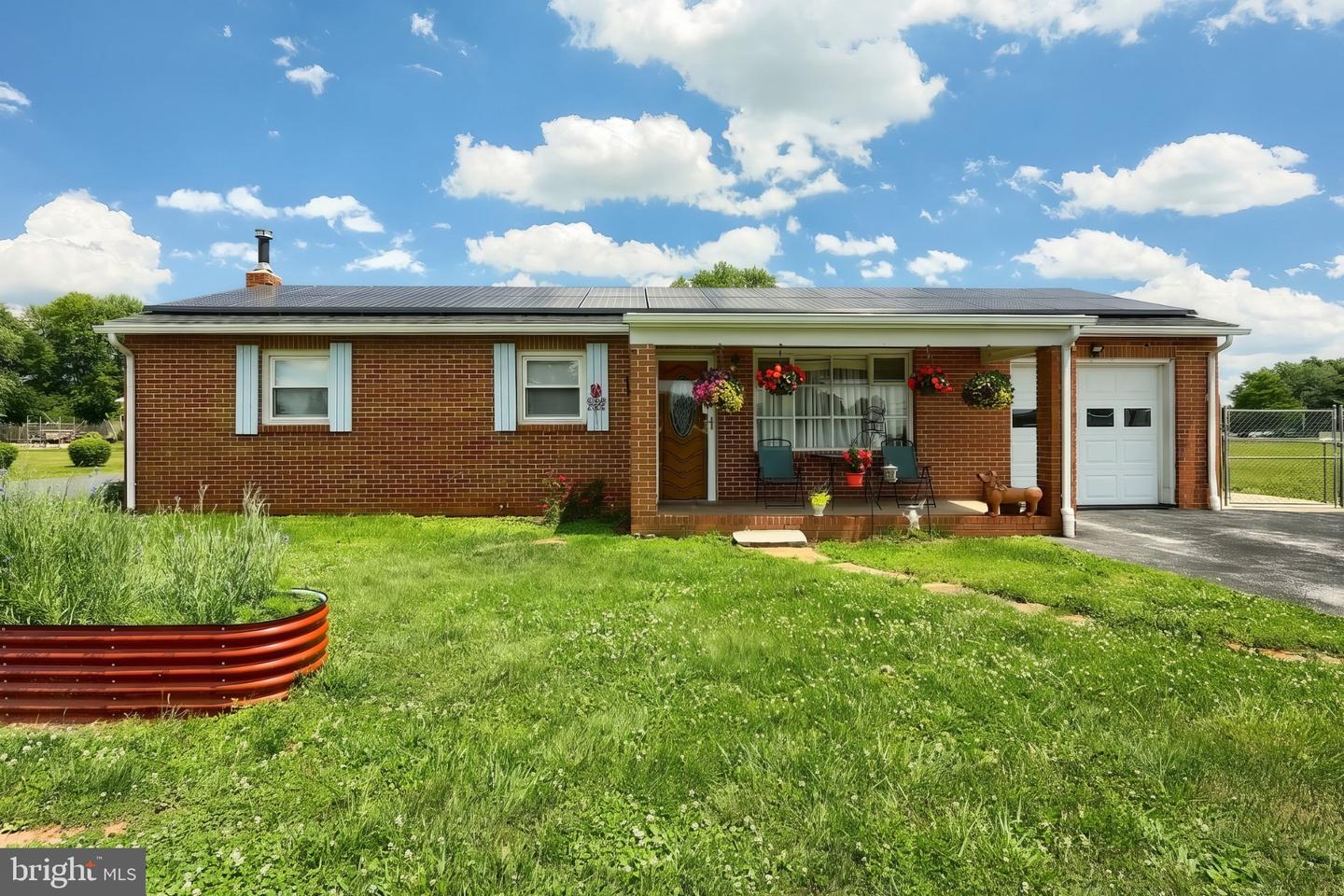 7 Elm Ave Property Photo 2