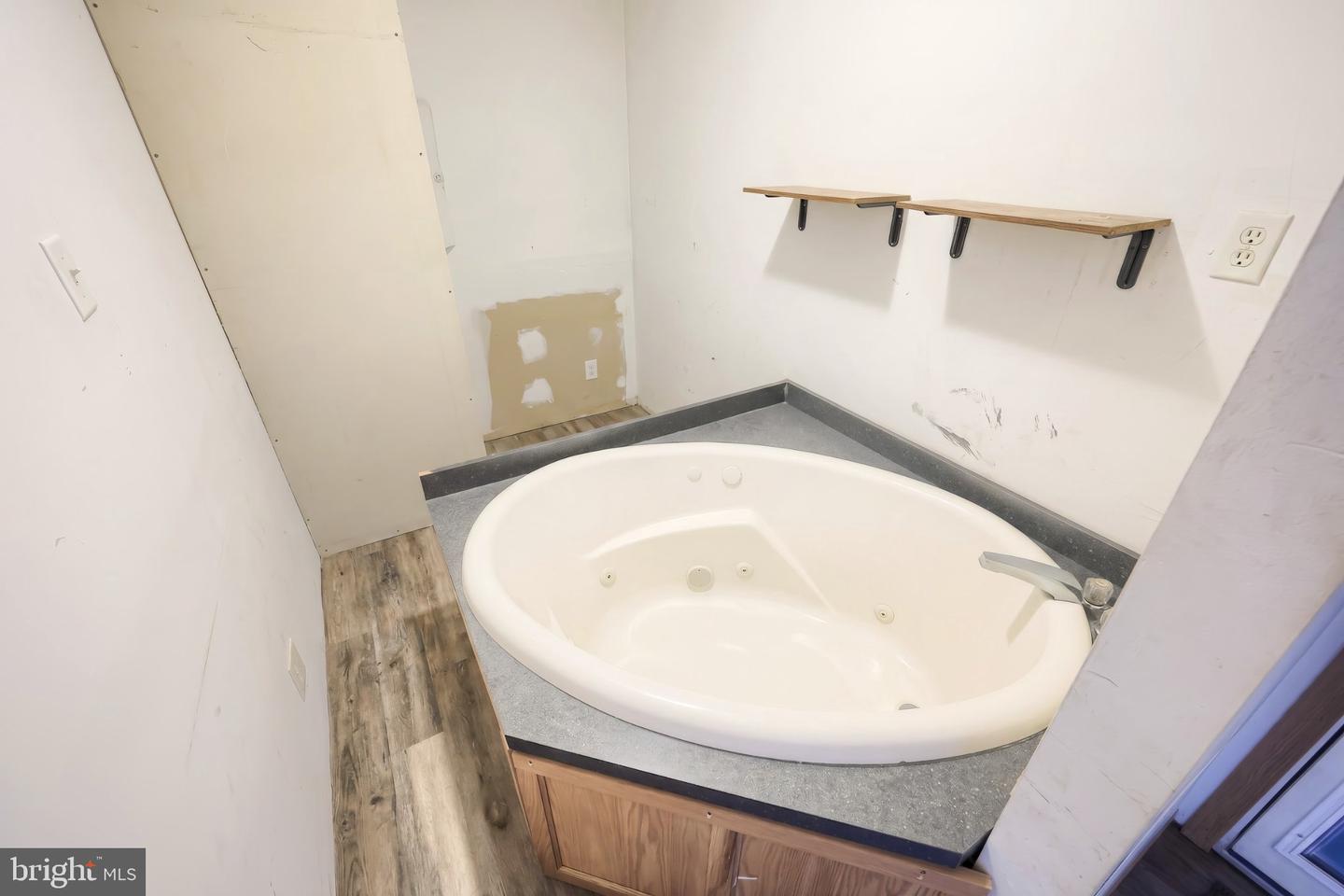 7 Elm Ave Property Photo 36