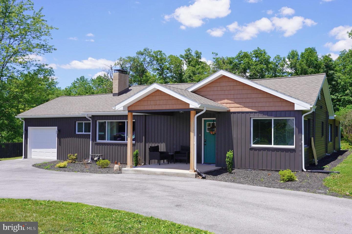 1465 Fairfield Rd Property Photo 1