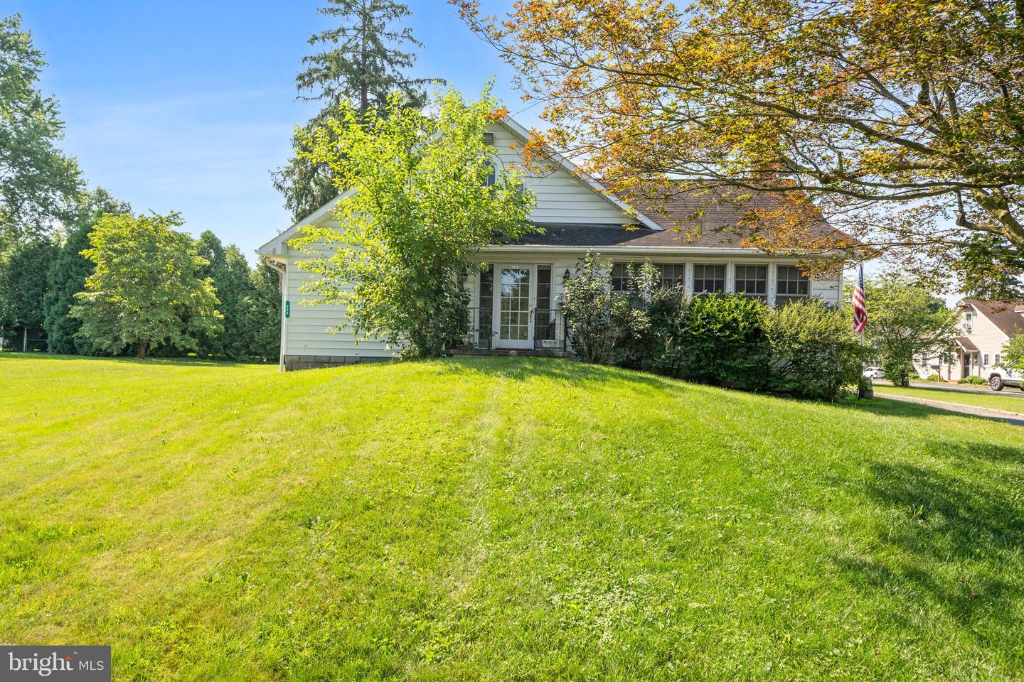 956 Fairfield Rd Property Photo 1