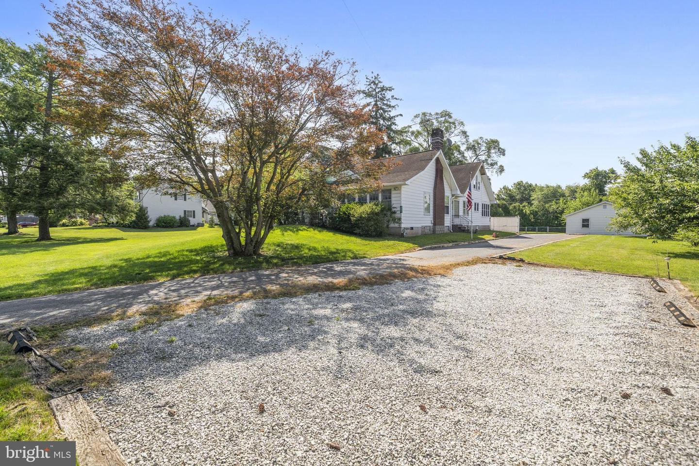 956 Fairfield Rd Property Photo 2