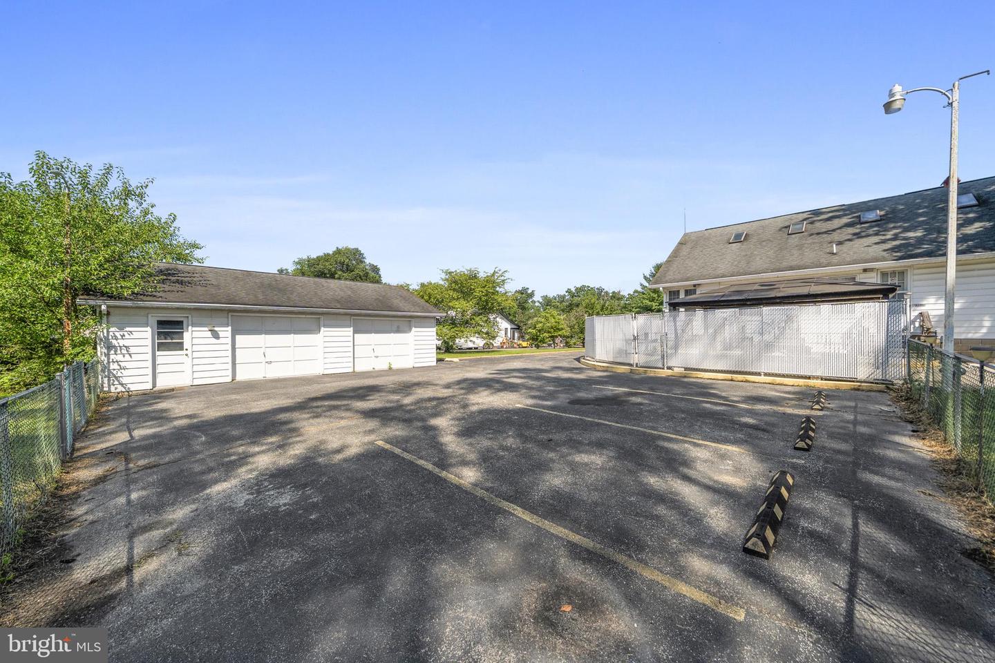 956 Fairfield Rd Property Photo 3