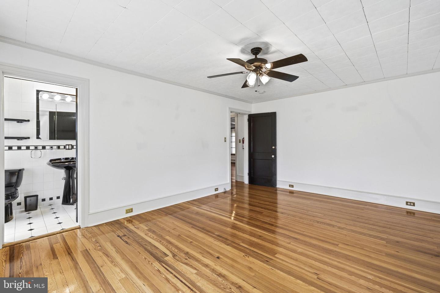 956 Fairfield Rd Property Photo 27