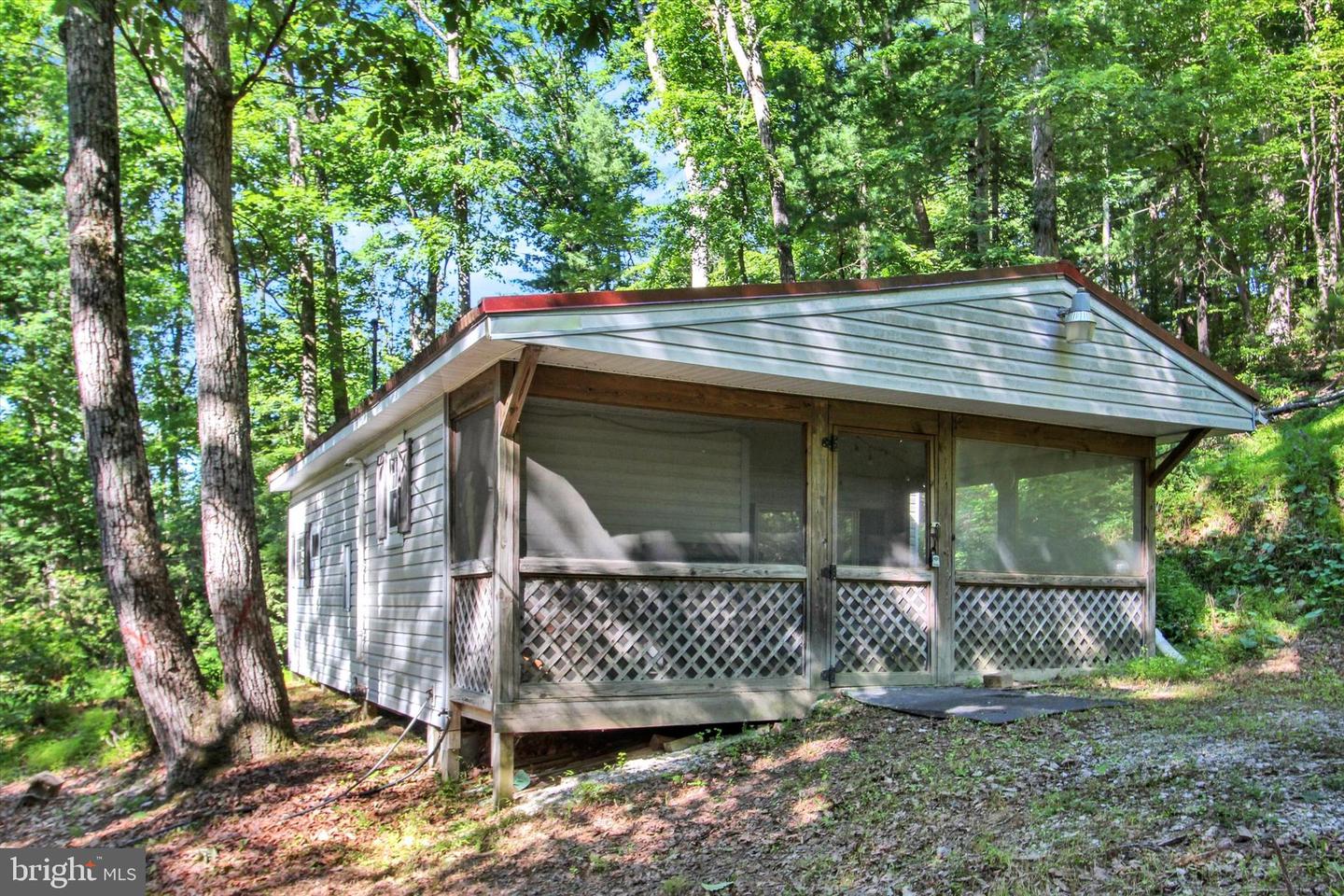 89 Oak Ln Property Photo 1