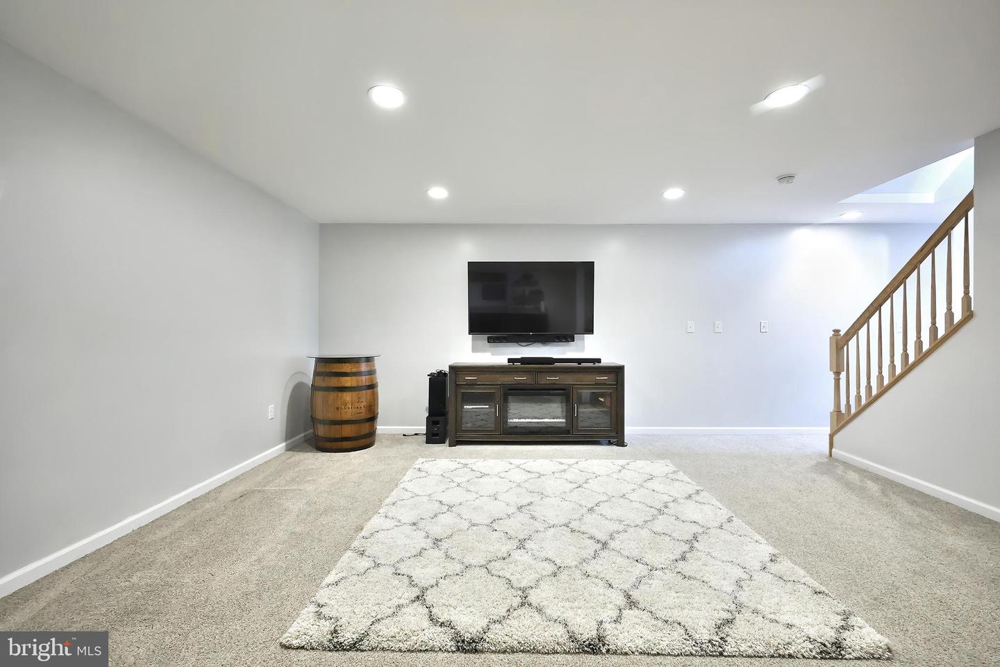 220 W Crest View Ln Property Photo 38
