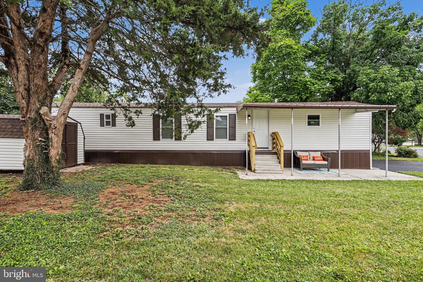 26 DAVIS AVE