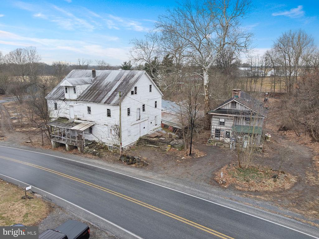 624 Center Mills Rd Property Photo 3