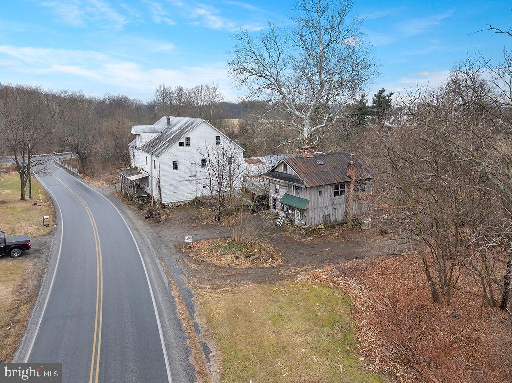 624 Center Mills Rd Property Photo 5