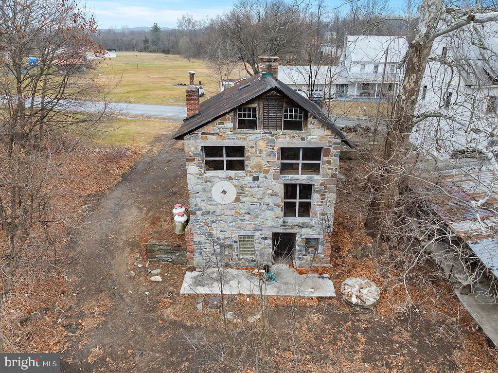 624 Center Mills Rd Property Photo 9