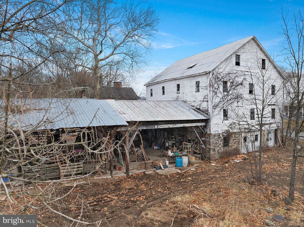 624 Center Mills Rd Property Photo 17