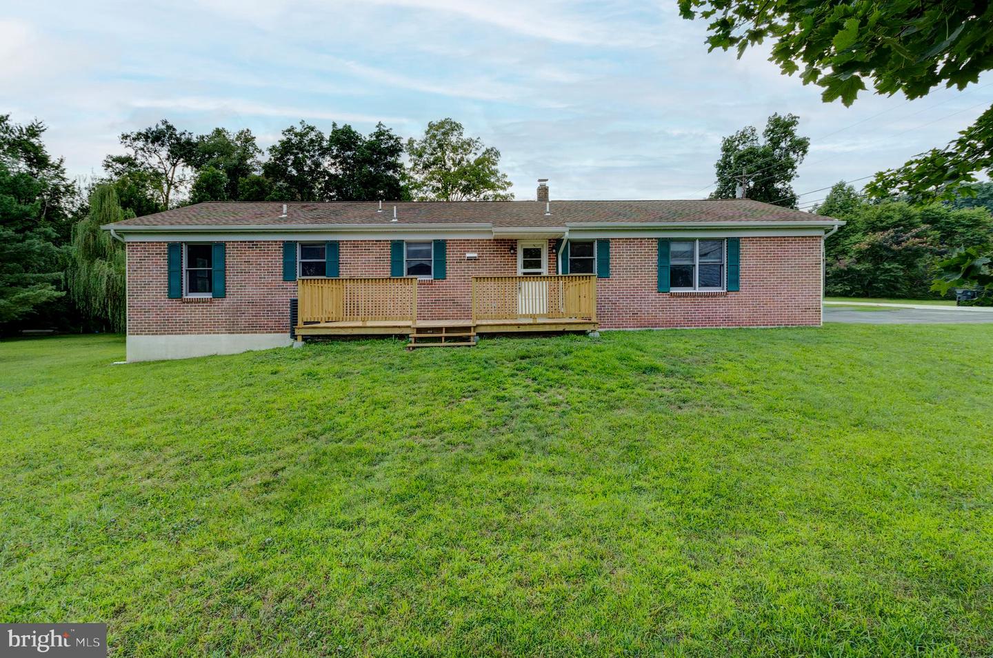 12 Longstreet Dr Property Photo 3