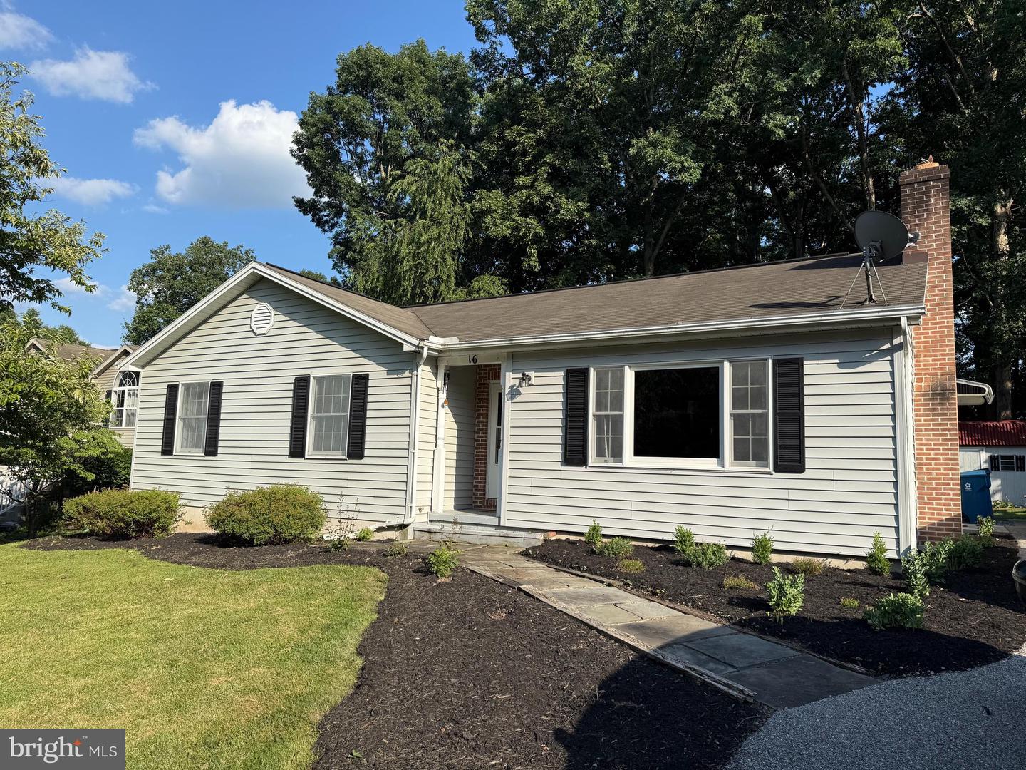 16 Halleck Dr Property Photo 1