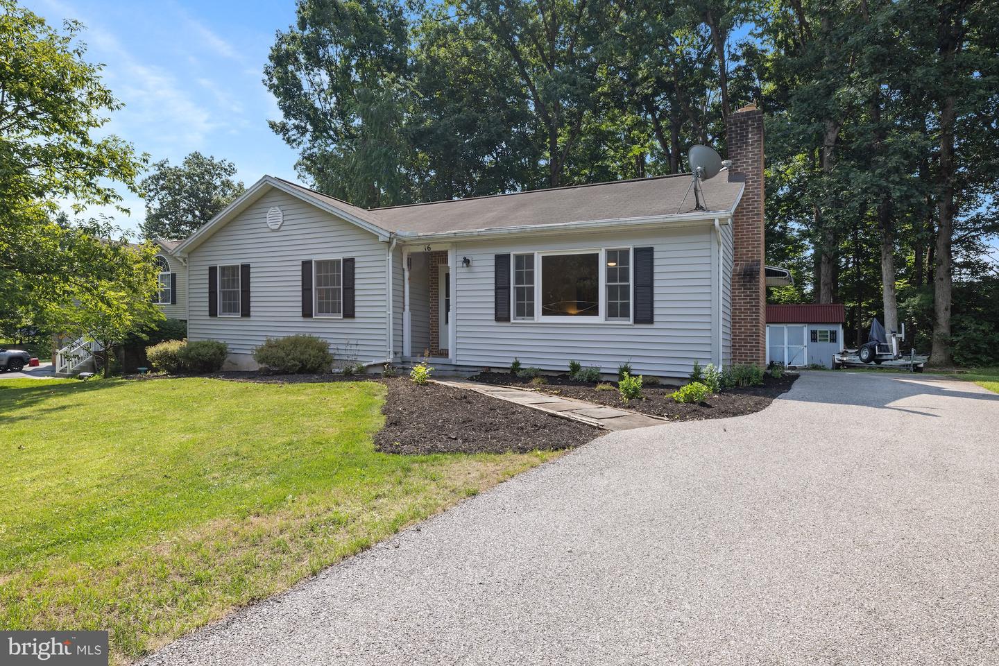 16 HALLECK DR