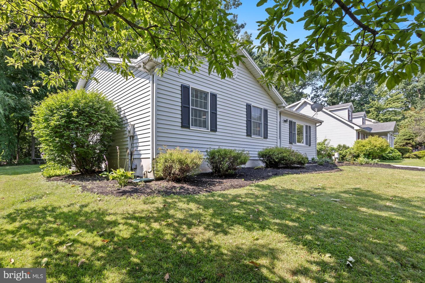16 Halleck Dr Property Photo 6
