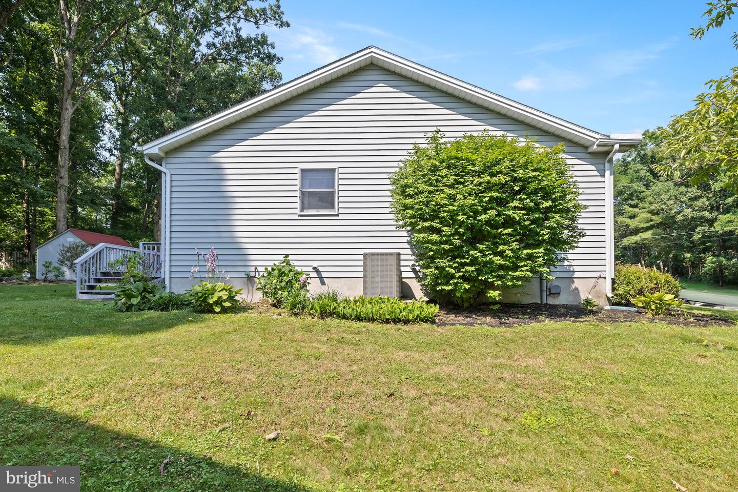 16 Halleck Dr Property Photo 7