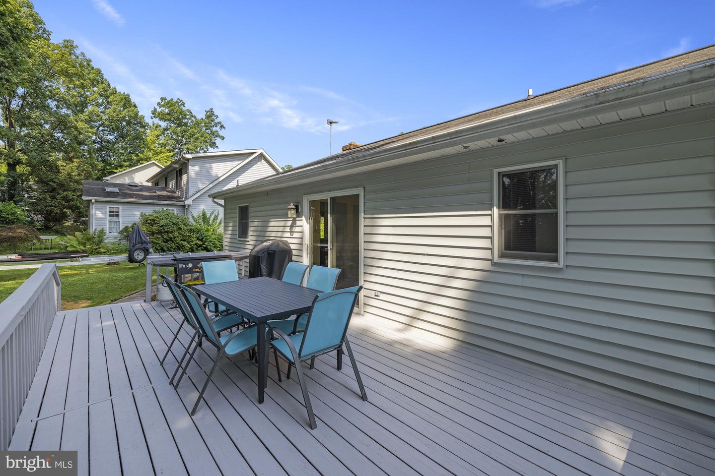16 Halleck Dr Property Photo 12