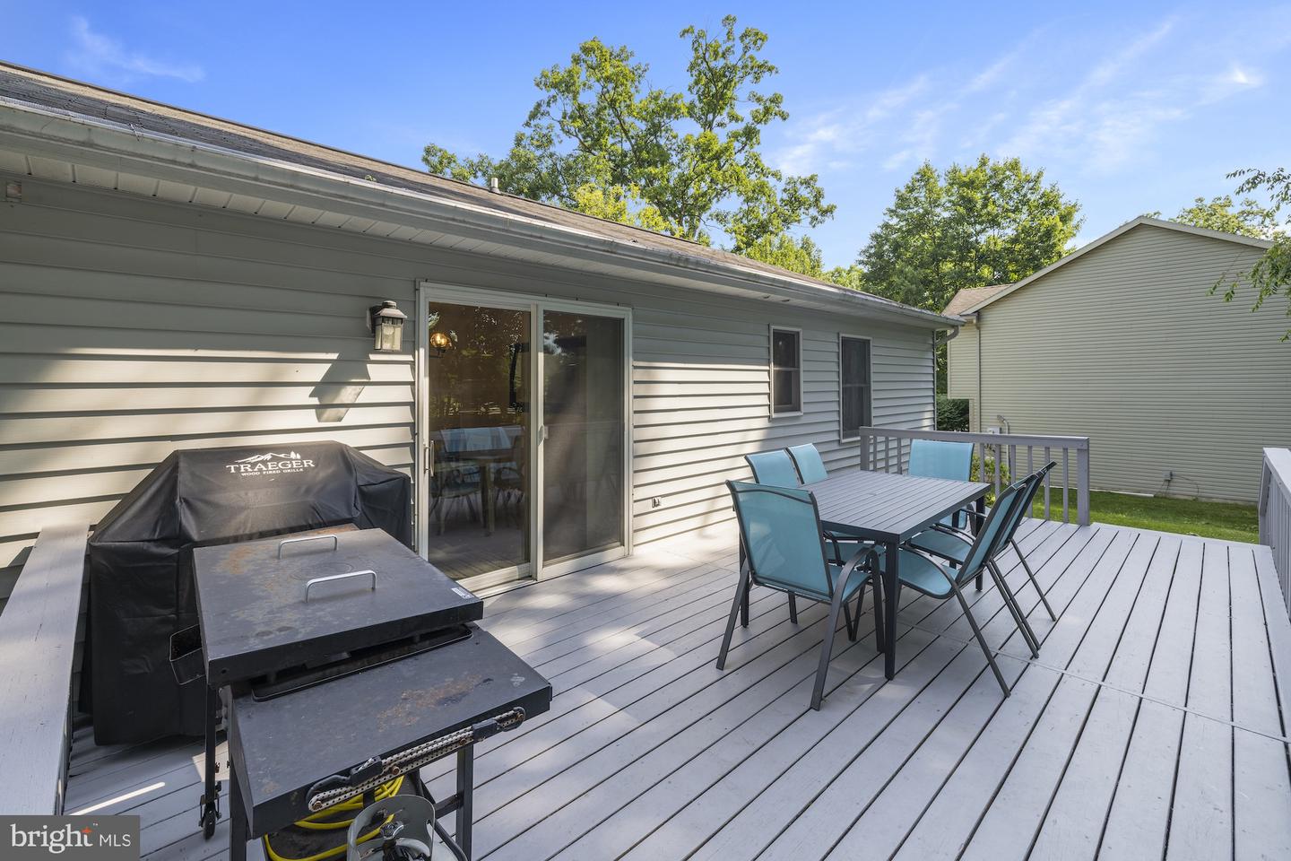 16 Halleck Dr Property Photo 13