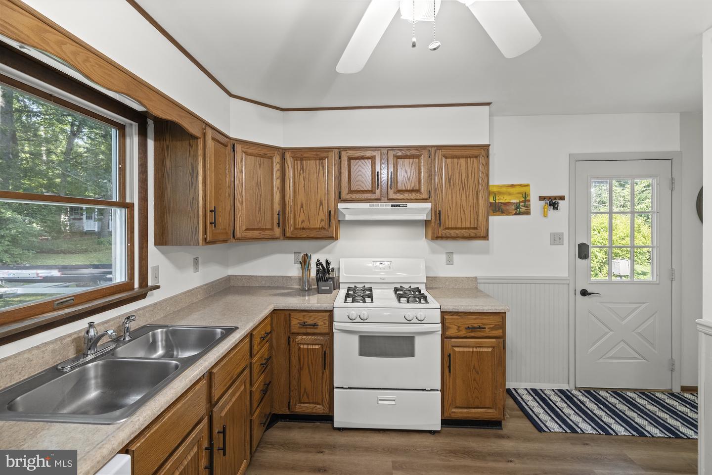16 Halleck Dr Property Photo 19