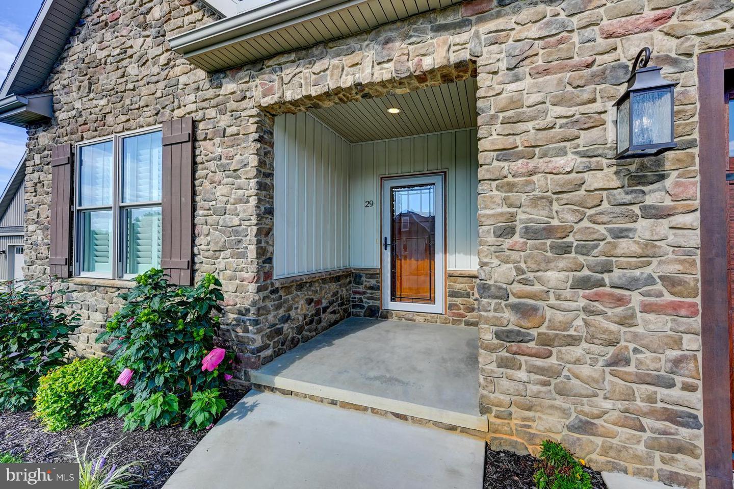 29 Smith Cir Property Photo 2