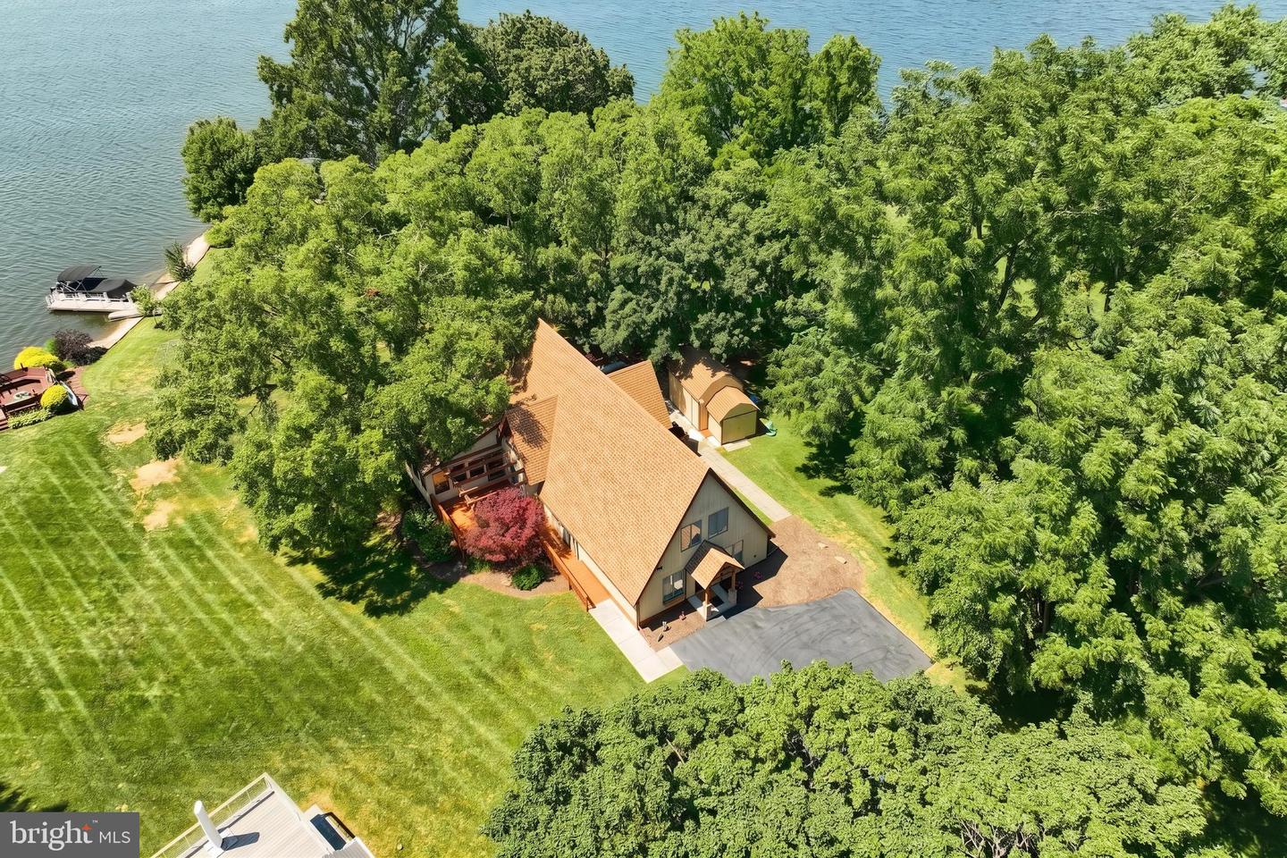 408 Lake Meade Dr Property Photo 4
