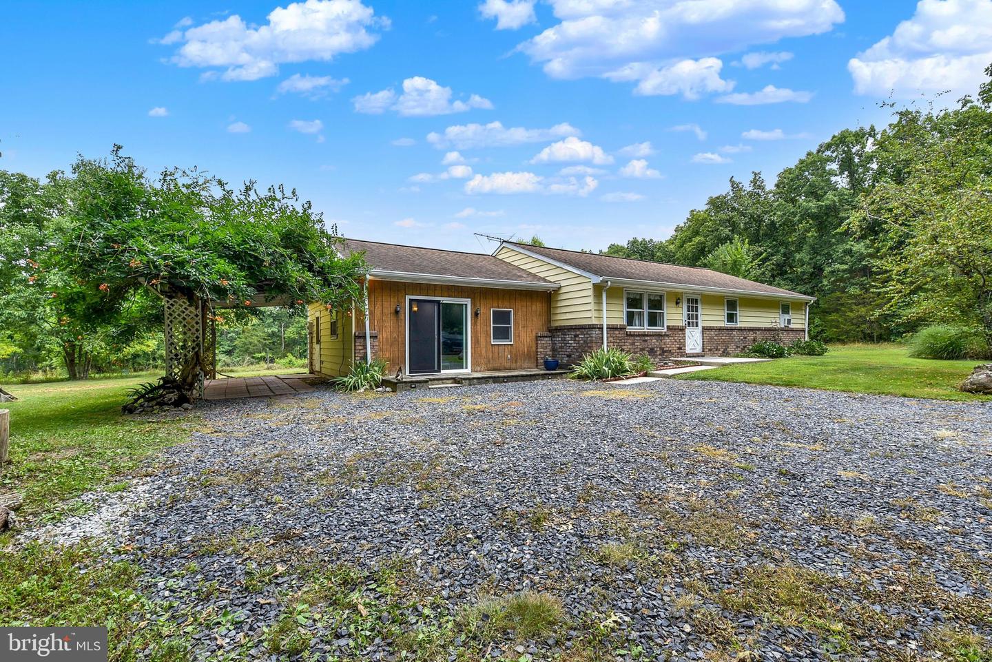 433 Plainview Rd Property Photo 3