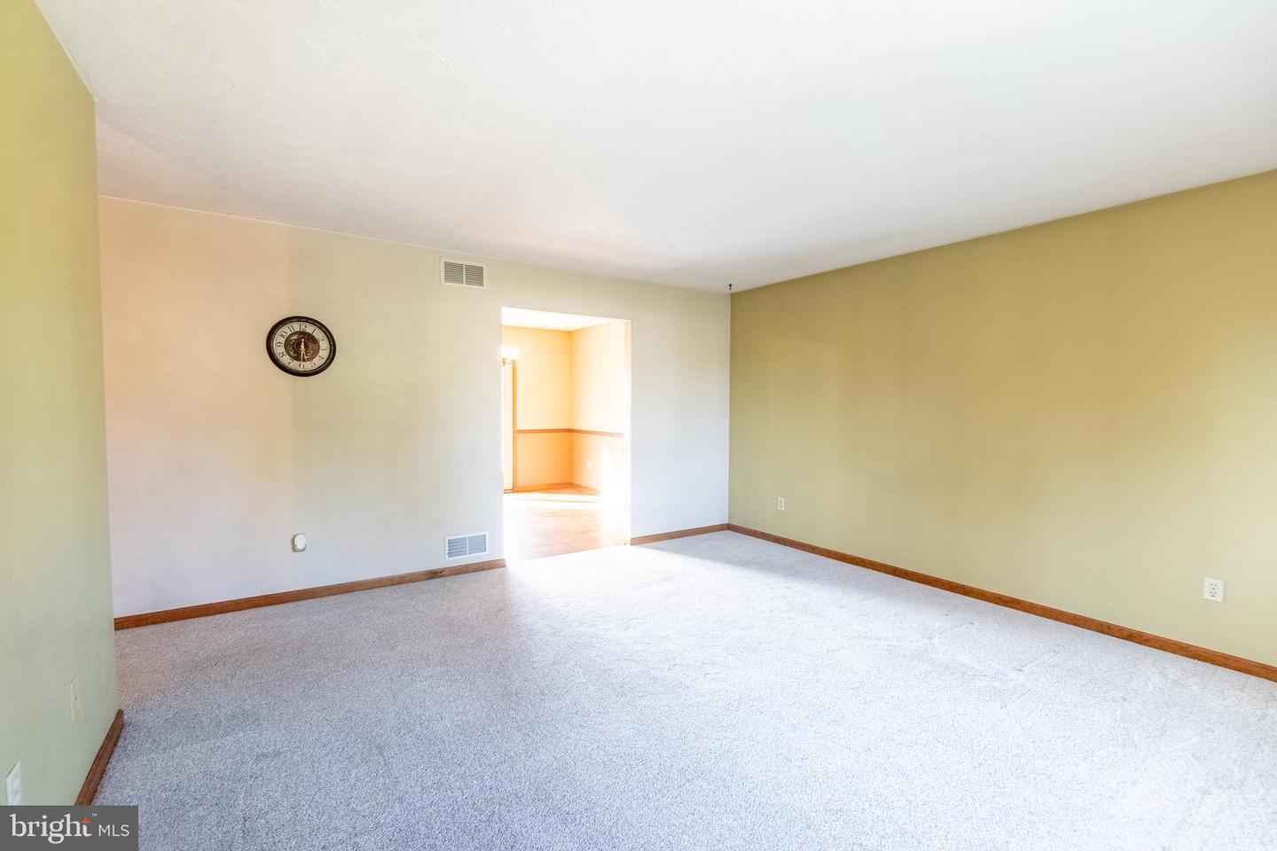 677 Poplar St Property Photo 3