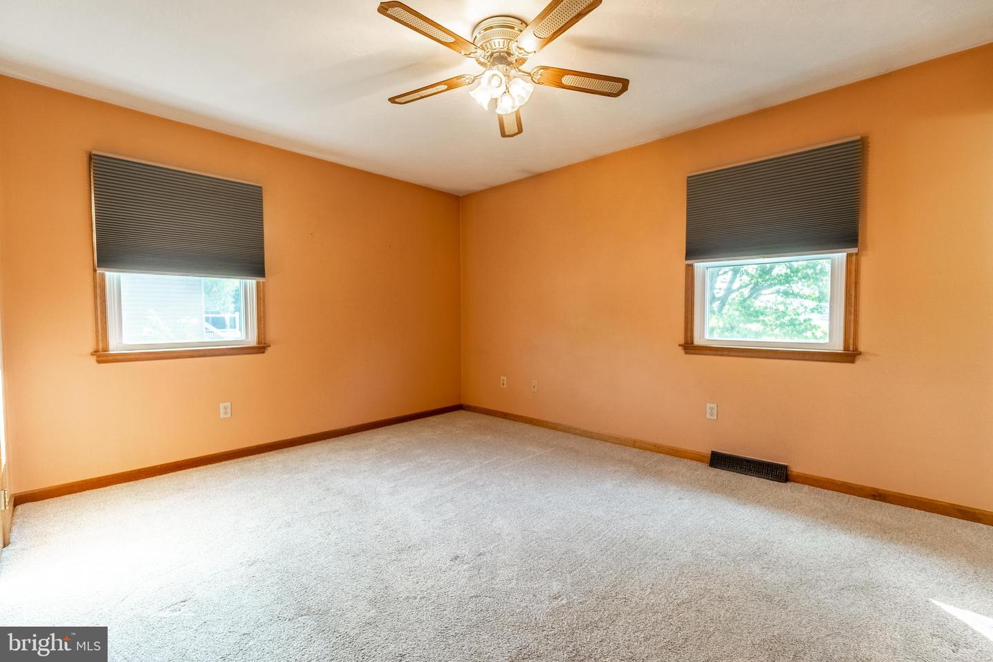 677 Poplar St Property Photo 8