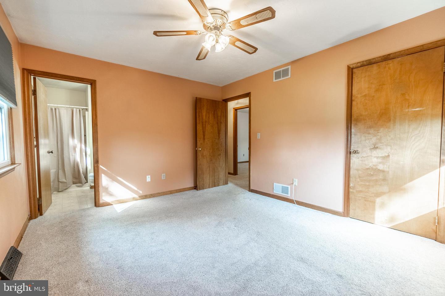 677 Poplar St Property Photo 9