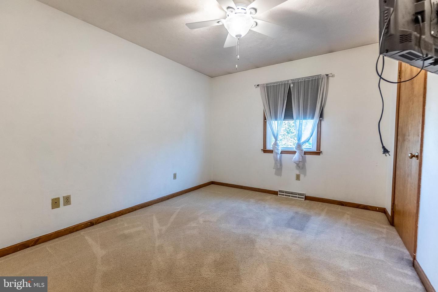 677 Poplar St Property Photo 12