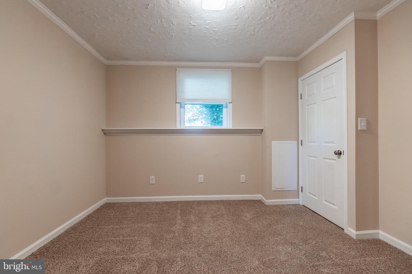 677 Poplar St Property Photo 17