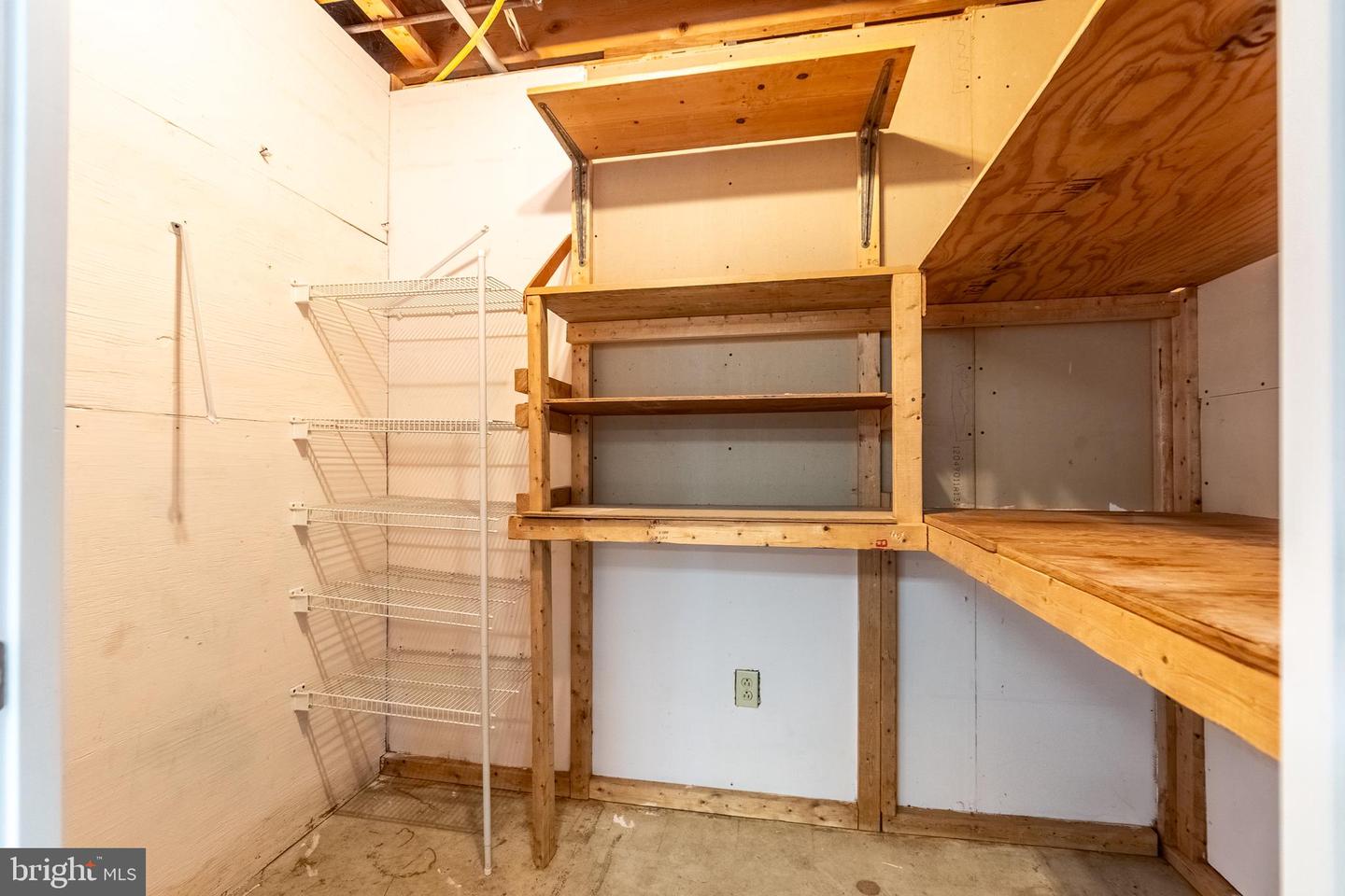 677 Poplar St Property Photo 18