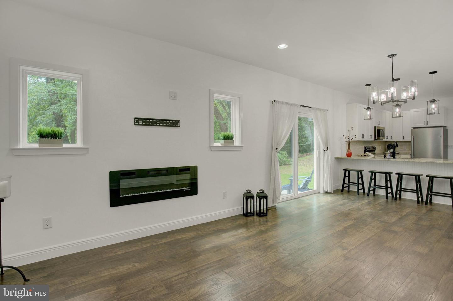 5 Lakeside Trl Property Photo 6