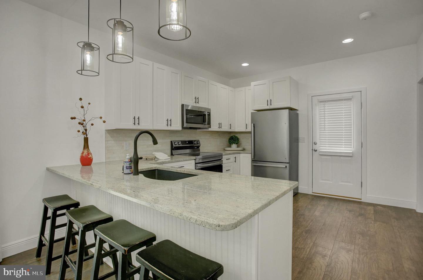 5 Lakeside Trl Property Photo 9