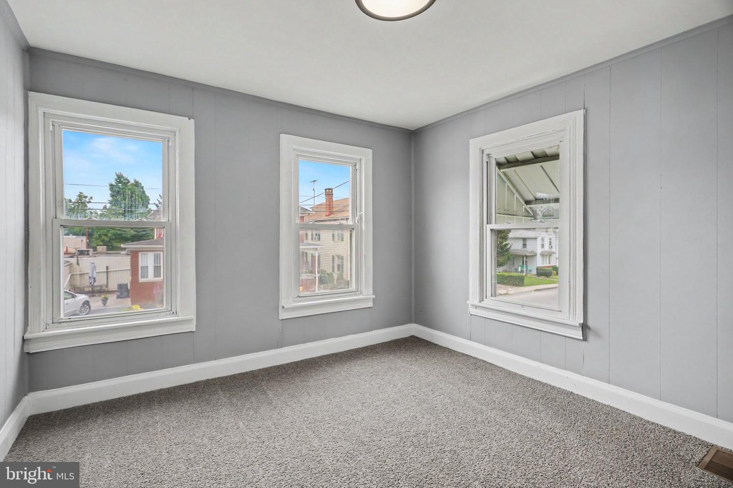613 Third St Property Photo 12