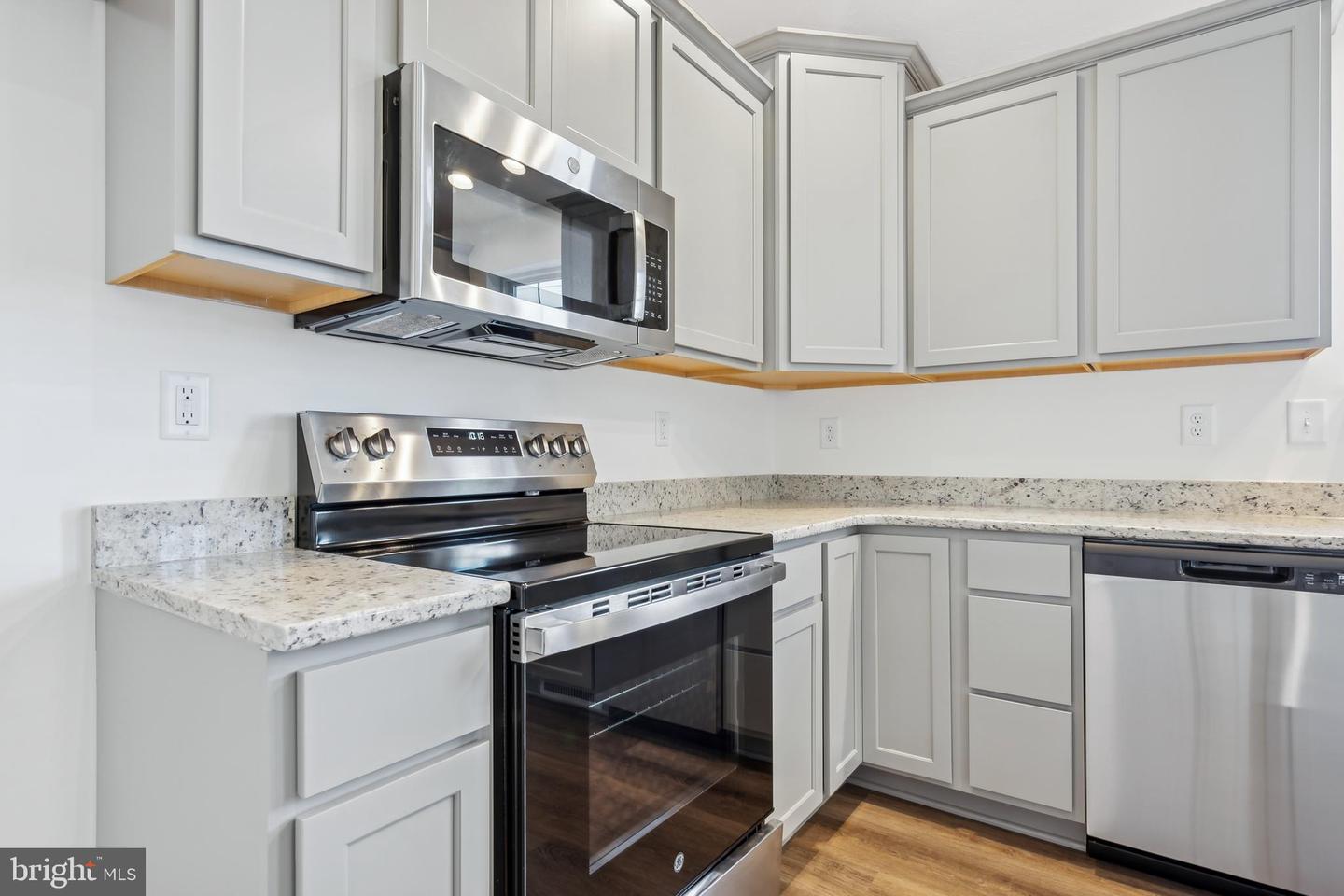 42 Lillich Dr #12 Property Photo 8