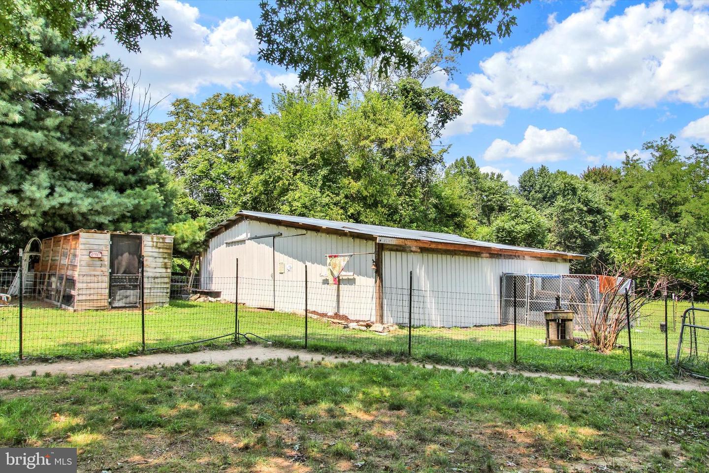 875 Mount Carmel Rd Property Photo 3