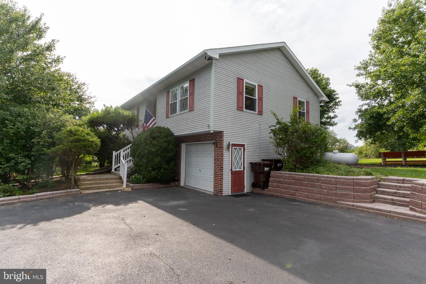 933 Boyle Rd Property Photo 2