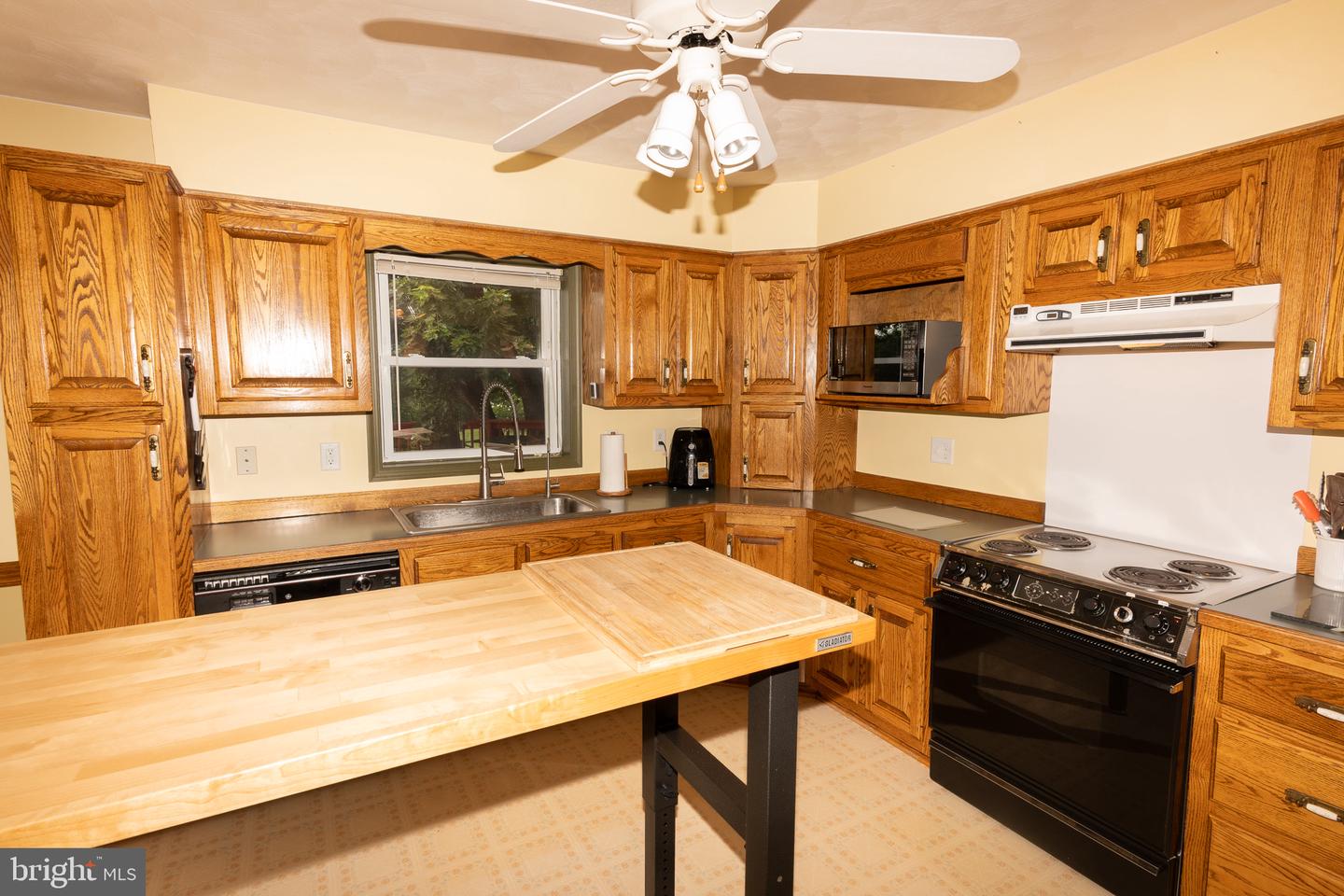 933 Boyle Rd Property Photo 4
