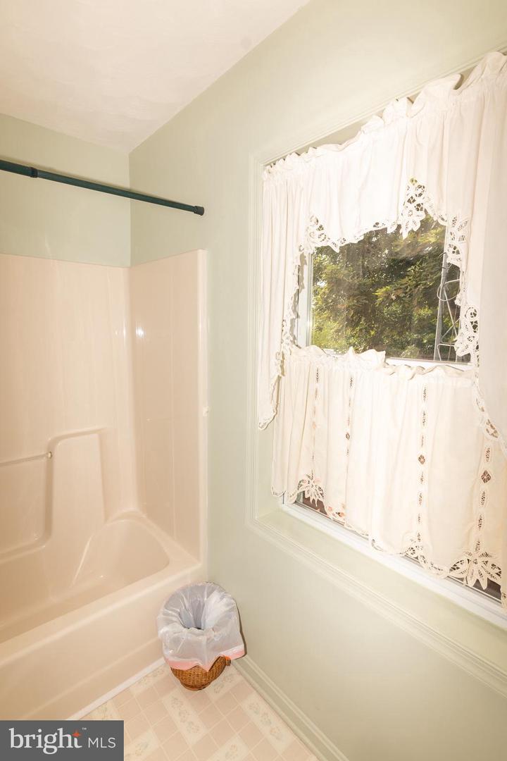 933 Boyle Rd Property Photo 17