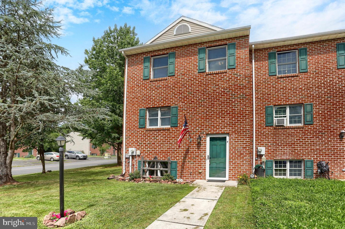 7 CANNON LN Property Photo 1