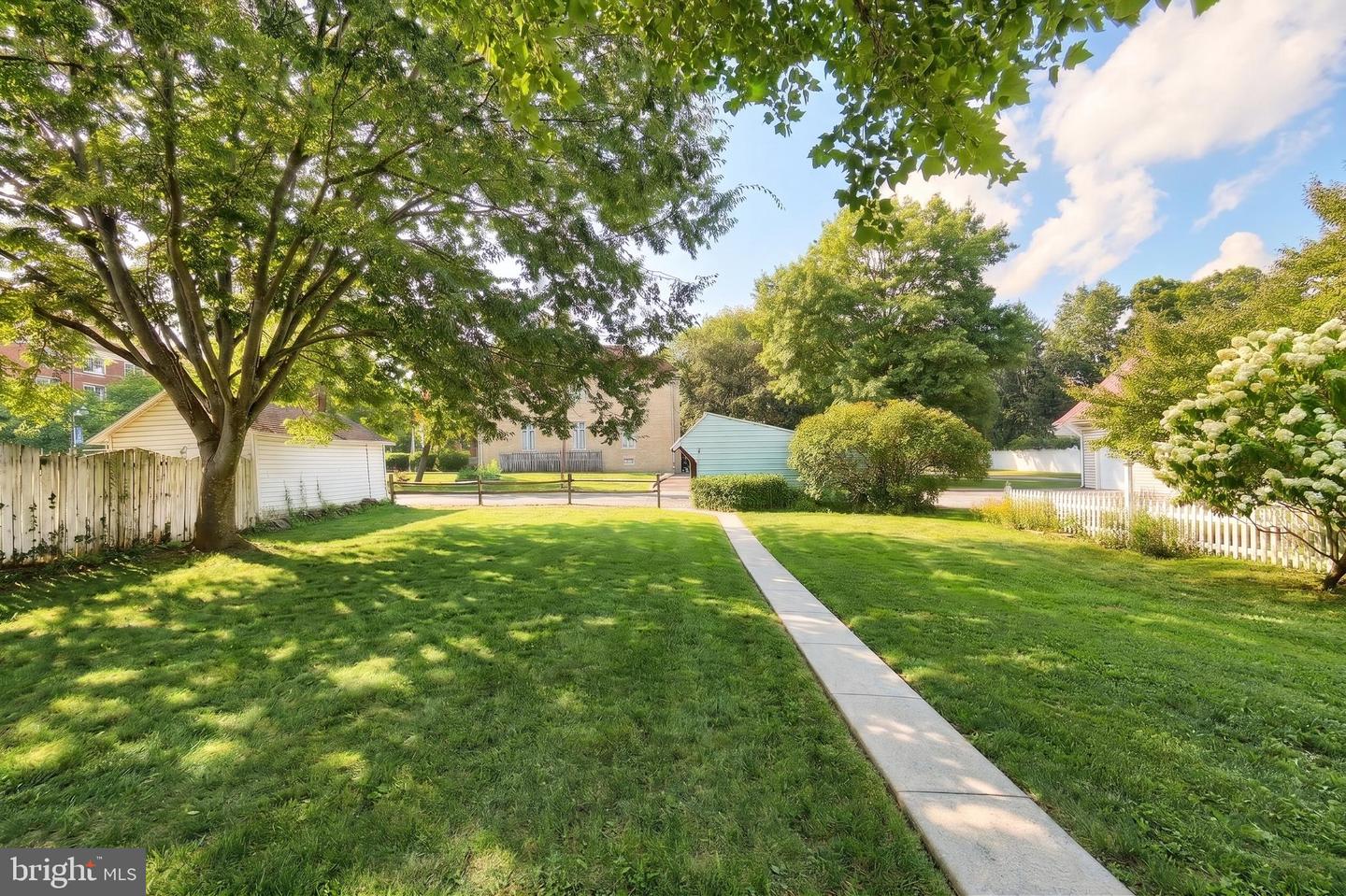 412 Carlisle St Property Photo 6