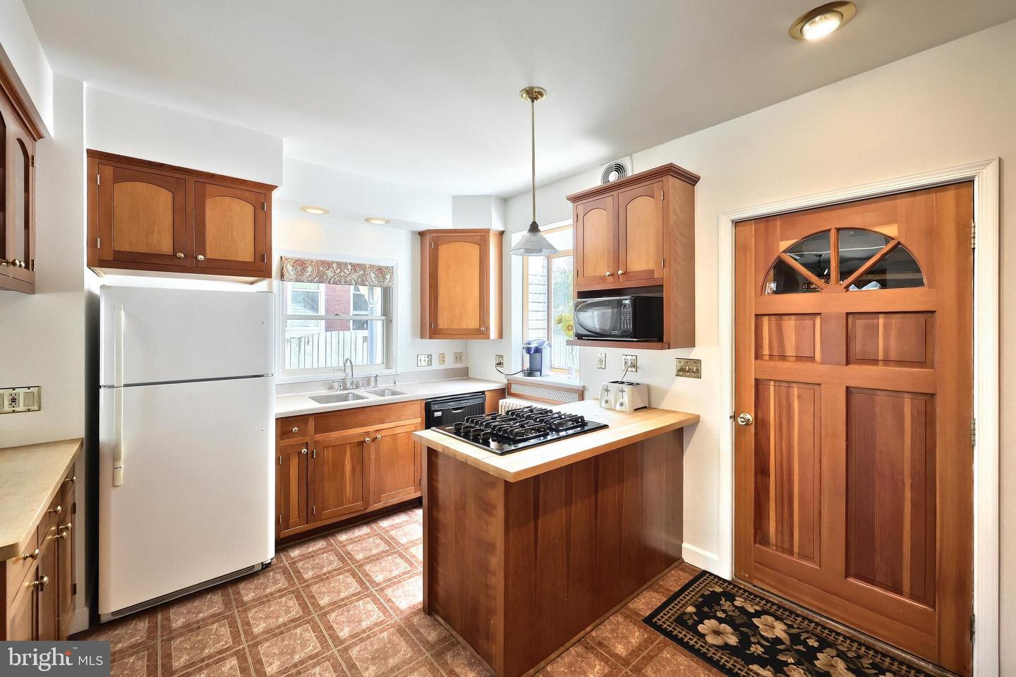 412 Carlisle St Property Photo 9