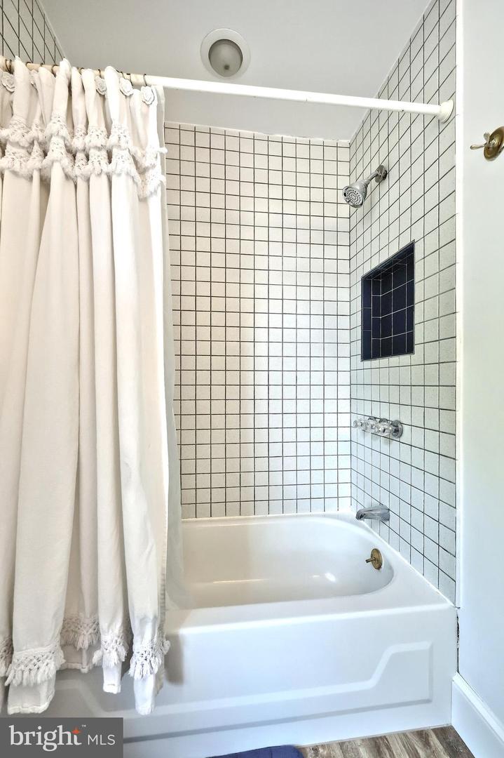 412 Carlisle St Property Photo 19