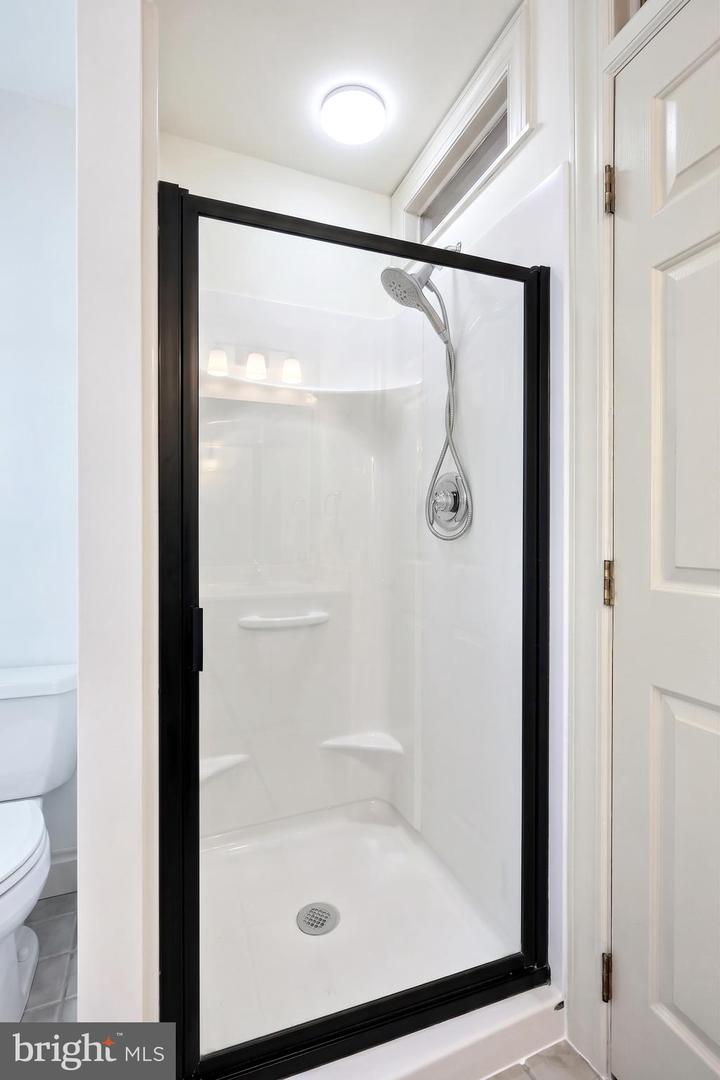 412 Carlisle St Property Photo 28