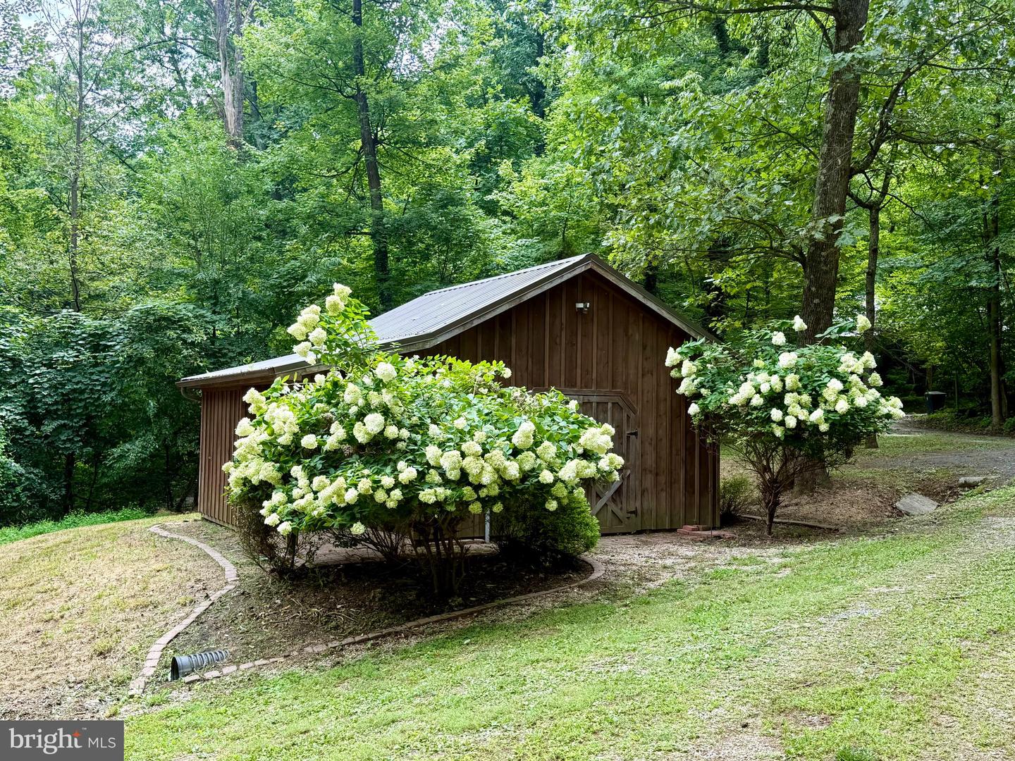 2 Dogwood Dr Property Photo 2