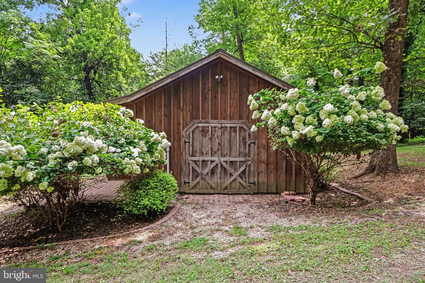 2 Dogwood Dr Property Photo 3