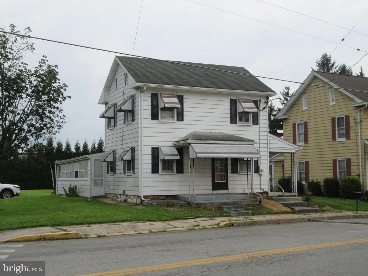 225 Abbottstown St Property Photo 1