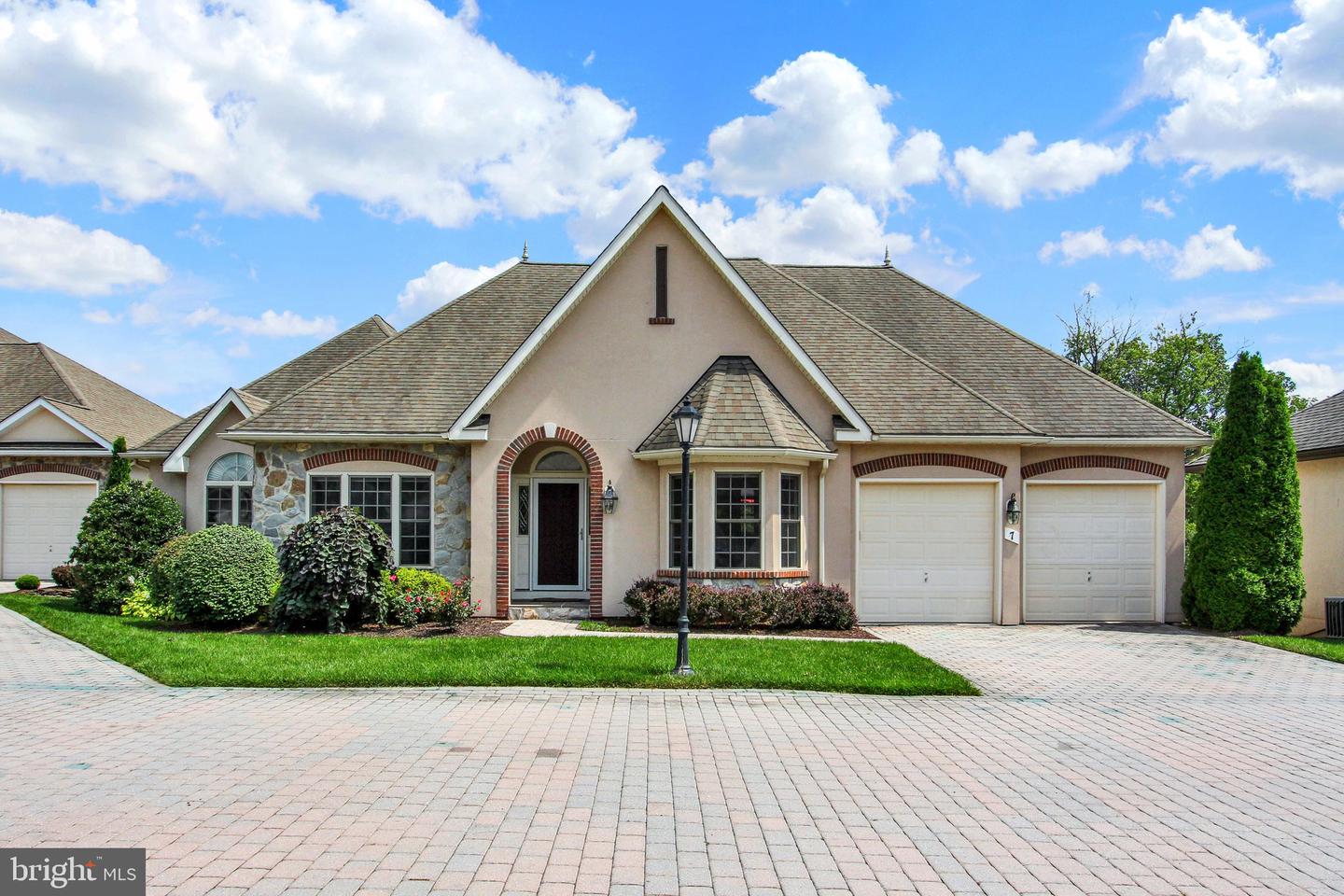 7 Laurel Hill Ct Property Photo 2