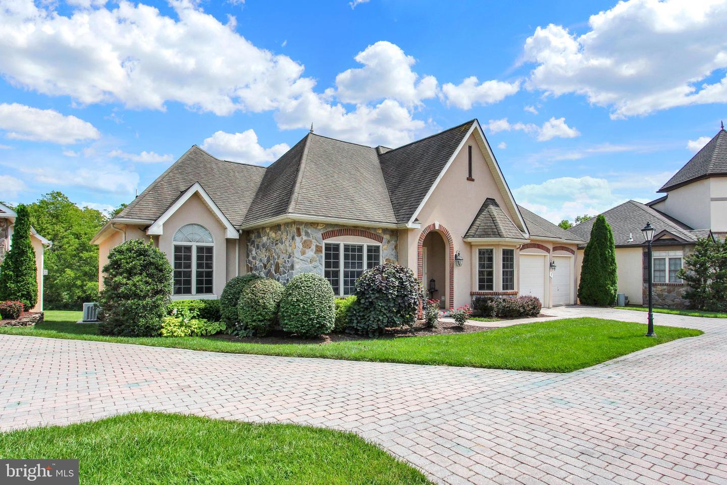 7 Laurel Hill Ct Property Photo 3