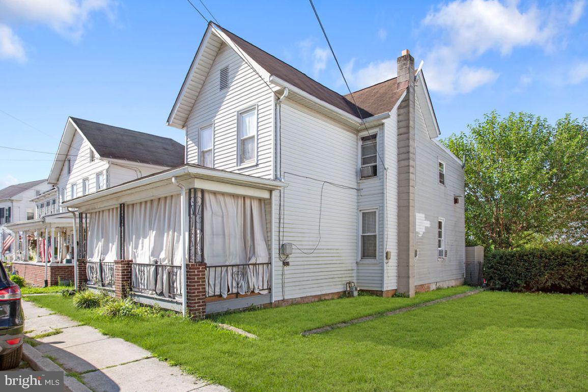 636 3rd Property Photo 2